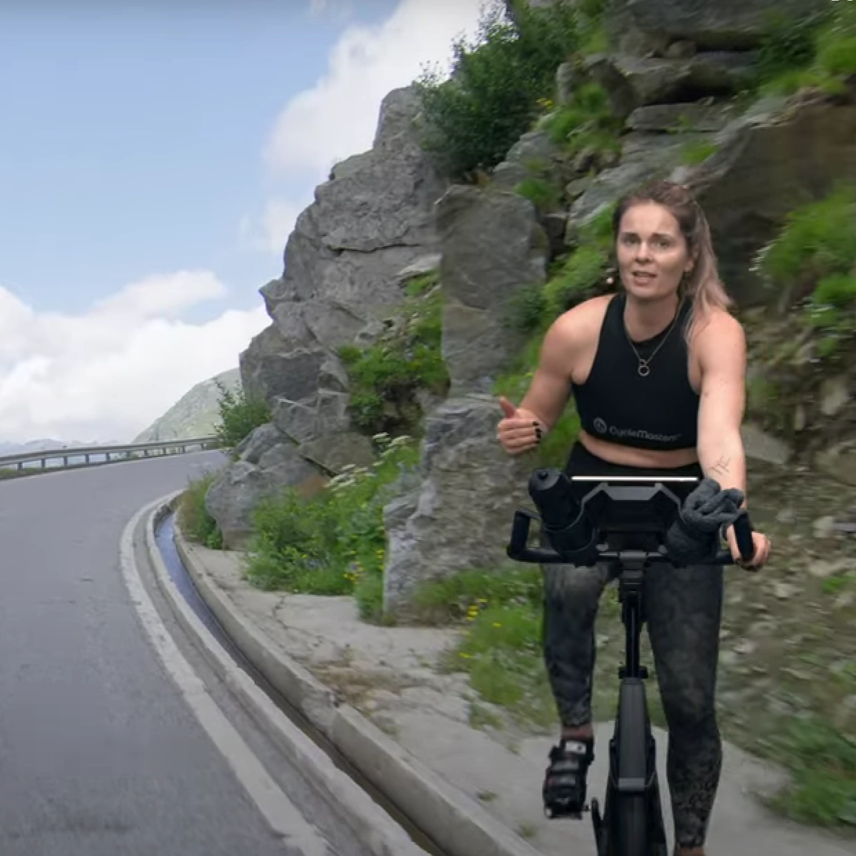 AIK Fitness i Strøby Idrætscenter｜Vi har åbent hver dag fra 04-22｜Indoor Cycling, Vægttræning
